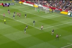 后防集體愣神！曼聯(lián)5分鐘內(nèi)連丟2球，沙德頭球入網(wǎng)助小蜜蜂反超