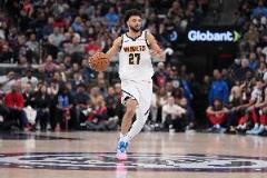 穆雷上半場(chǎng)表現(xiàn)一般，7投2中僅得6分4籃板無(wú)助攻