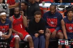 ?末節(jié)還剩10分鐘分差高達(dá)33分 哈登和小卡坐替補(bǔ)席無奈