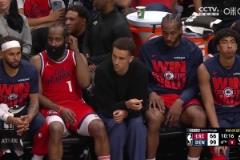 快船第四節(jié)眾生相：哈登撓耳朵，小卡發(fā)愣，連米爾斯都安靜了！