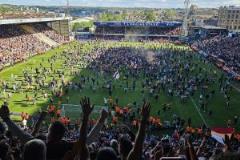 英乙球隊(duì)96分鐘絕殺升甲，球迷狂熱慶祝場(chǎng)面震撼