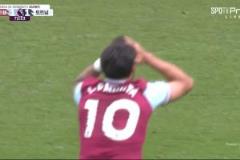 帕奎塔鏟球被黃牌警告，主裁奧利弗冷面掏牌