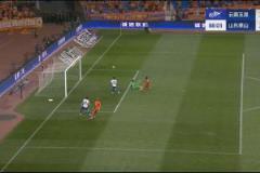 奧斯卡面對金永一腳推射偏出門框