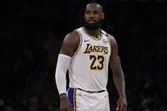 威爾金斯盛贊詹姆斯：無論打什么位置都出色，他是頂級(jí)球員