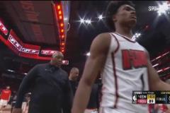 可敬的對手！火箭&勇士雙方球員賽后致意，申京格林阿門落寞離場