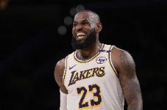 阿里納斯反擊巴克利：40歲最后一季你表現(xiàn)如何？你無權(quán)批評(píng)老詹