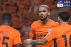 佩德羅-恩里克后點無人盯防頭球破門，玉昆1-2泰山