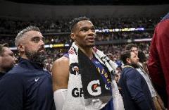 威少第三節(jié)6分鐘5投4中高效砍下10分1蓋帽展現(xiàn)激情斗志