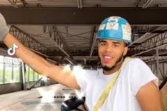 今天23中7瘋狂打鐵！美國(guó)網(wǎng)友惡搞：塔圖姆趕緊去工地上班吧