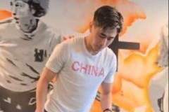 戴偉浚康復(fù)訓(xùn)練視頻曝光：“媽媽！我終于能碰球了！”