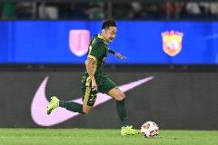 記者：程進膝蓋受傷被抬出球場，緊急送醫(yī)檢查治療