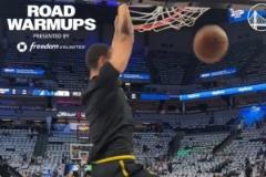 庫里賽前熱身再獻雙手扣籃，狀態(tài)火熱引熱議