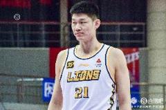 胡金秋13中9高效貢獻(xiàn)26分8板 隊內(nèi)兩項數(shù)據(jù)最佳