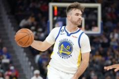 斯潘塞高效出戰(zhàn)10分32秒，4投2中貢獻(xiàn)4分2板2次搶斷