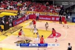 太哇塞了！孫銘徽打進2+1后，場邊穿搭惹火的美女起身慶祝！