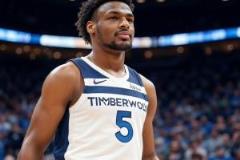 美媒配圖布朗尼與華子球衣：結(jié)束與湖人系列賽后的華子