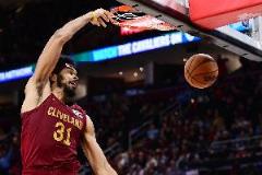 阿倫高效表現(xiàn)9投7中砍下22分12籃板3助攻3蓋帽