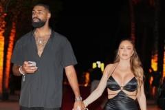 50歲拉爾薩神秘新男友曝光！31歲前職業(yè)球員杰夫-科比疑似閃婚？