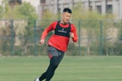 譚龍本賽季6球1助攻，曬訓(xùn)練照引期待