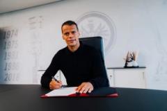 官方：法蘭克福與35歲球員錢(qián)德勒續(xù)約至2026年夏天