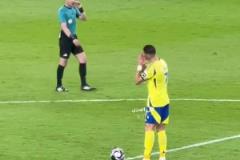 球迷解讀C羅肢體語言：快點來中圈開球！不然就回家睡覺