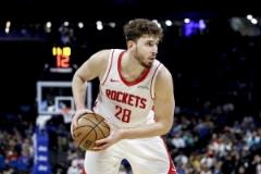 阿里納斯：申京尚未達到約基奇和小薩的水平，他的比賽仍顯青澀