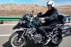 真帥啊！巴特爾騎著摩托旅行：走啊 曾夢想仗劍走天涯~