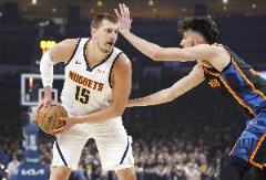 約基奇6次失誤17+8+6轟6球三節(jié)6犯離場