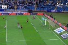 個(gè)人能力太強(qiáng)了！多薩里底線戲耍后衛(wèi)爆射破門！