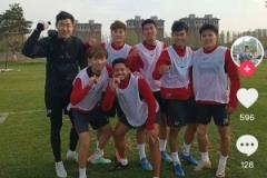 李申圓與吉列爾梅重逢合影：一年后再見，共同康復(fù)回歸