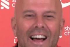 斯洛特用阿諾德名字玩雙關(guān)梗，現(xiàn)場(chǎng)記者集體沉默冷場(chǎng)