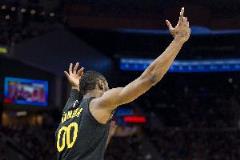 庫(kù)明加：堅(jiān)持在場(chǎng)上打球，節(jié)奏會(huì)慢慢回來(lái)