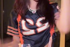 湖人淘汰，美娜也是放飛自我了，露個(gè)小腰扭起來