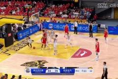 敢說！楊鳴吐槽：今晚三名裁判三種不同判罰尺度！要用外籍裁判就全用外籍！