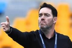 長春亞泰新帥蘇亞雷斯搭乘CA1627航班抵達(dá)，球迷熱情迎接