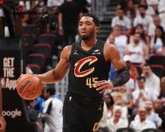 阿特金森：米切爾本場表現(xiàn)令人滿意，需更“自私”得分