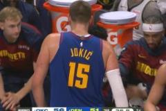 約基奇半場5次失誤：2次被斷+1次傳球+1次掩護(hù)+2次運(yùn)球失誤