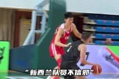 國青小文班！2米23的國青隊員連續(xù)大火鍋！