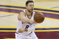 JR：15年騎士本該奪冠但樂福歐文受傷了 庫里差點(diǎn)跑死德拉