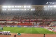 泰山球迷賽前靜默，第14分鐘全場(chǎng)激情加油