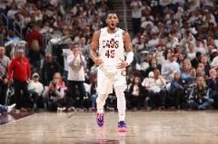 阿特金森盛贊米切爾：掌控比賽、精準傳球、出色決策堪稱大師級表現(xiàn)