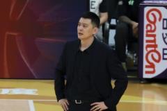 楊鳴呼吁CBA允許挑戰(zhàn)犯規(guī)，尤其在比賽最后兩分鐘