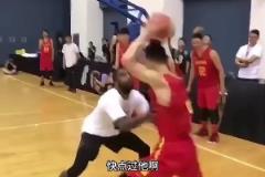 歐文單挑國青，真就降維打擊唄..