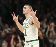 板凳匪徒！普理查德高效輸出16中8砍23分三分10中5引領(lǐng)球隊(duì)進(jìn)攻