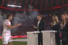 永遠的傳奇！德甲冠軍頒獎儀式穆勒壓軸出場！