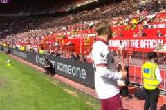 曼聯(lián)防線崩潰，萬(wàn)比薩卡助攻，鮑文推射空門，0-2負(fù)于西漢姆