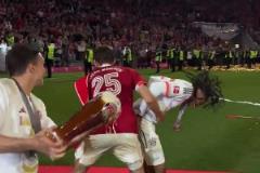 奧利塞慘遭隊友無情偷襲：穆勒你都要走了還搞我??！