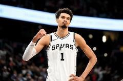 文班亞馬缺席多月仍以176次封蓋領(lǐng)跑常規(guī)賽封蓋榜