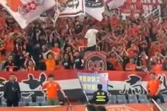 泰山球迷為記者加油，記者回應(yīng)希望球隊(duì)越來(lái)越好