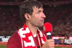 他還是那么二！穆勒告別演講中的蛋糕與葬禮黑色幽默